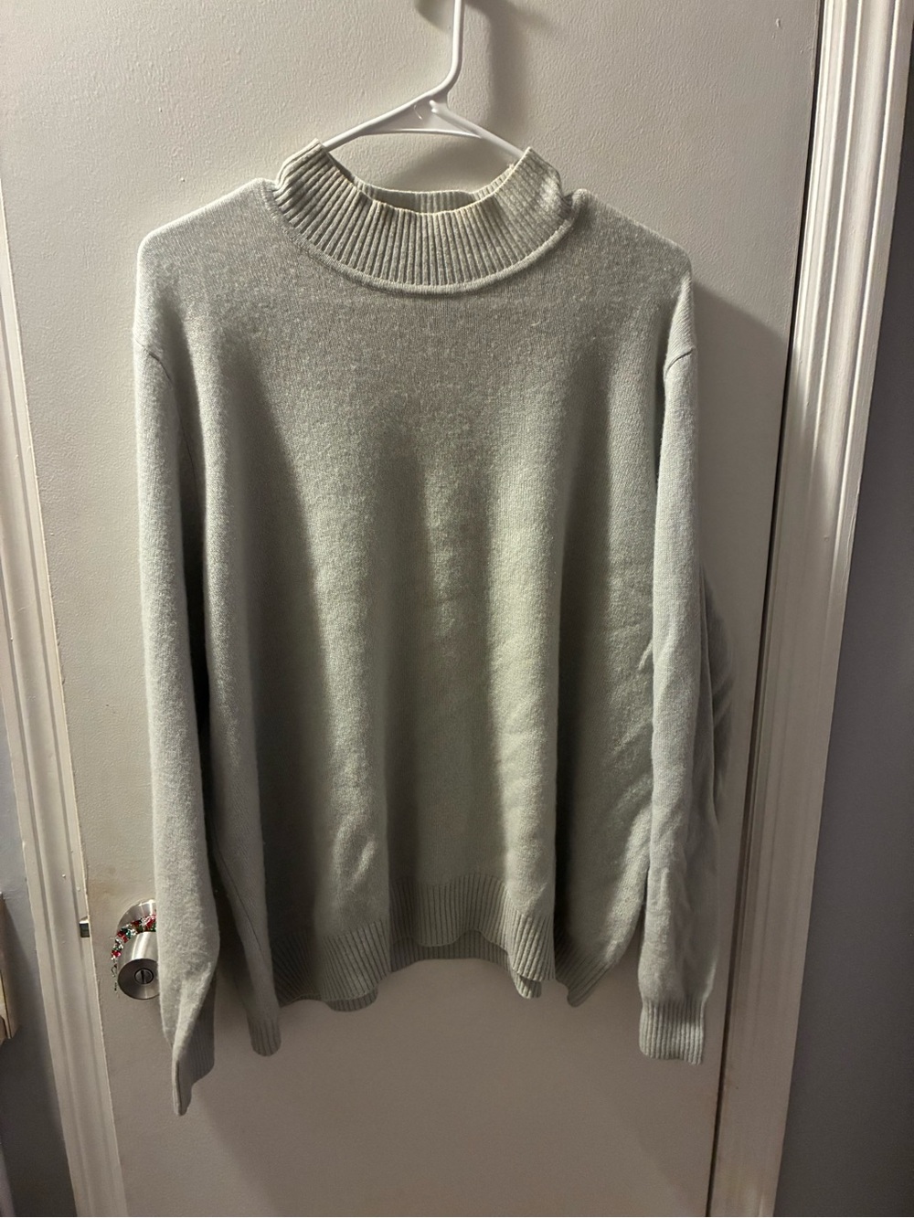 Women’s Light Gray Mock Neck Sweater. Norm Thompson. Size XL.